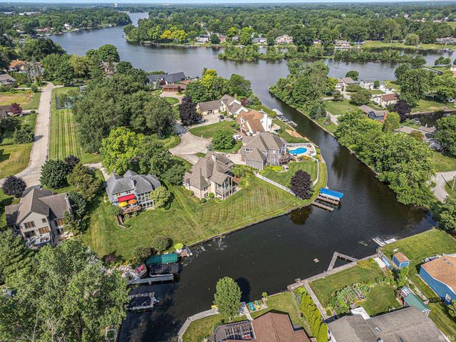 54454 Heron Cove Lane, Elkhart, IN 46516