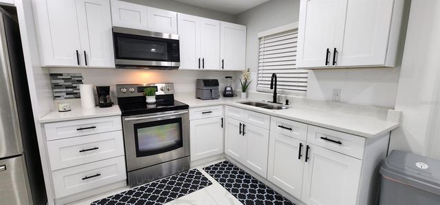 5118 TENNIS COURT CIRCLE, Tampa, FL 33617