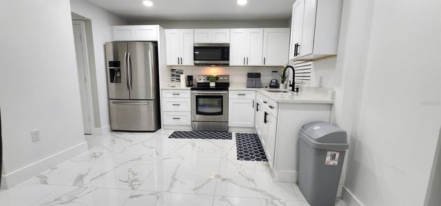 5118 TENNIS COURT CIRCLE, Tampa, FL 33617