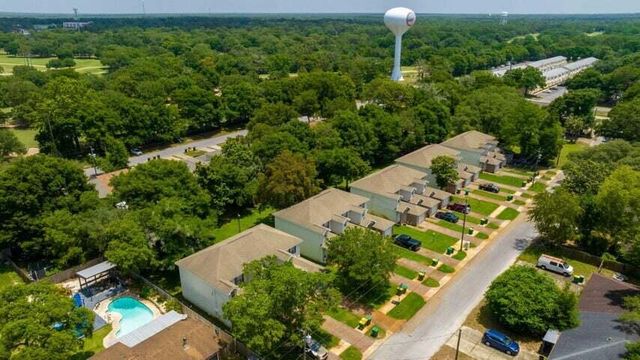 422 Bear Road A, Fort Walton Beach, FL 32547