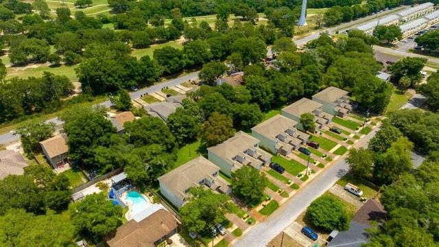 422 Bear Road A, Fort Walton Beach, FL 32547