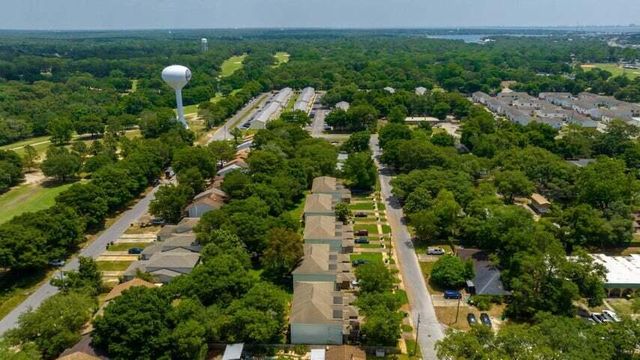 422 Bear Road A, Fort Walton Beach, FL 32547