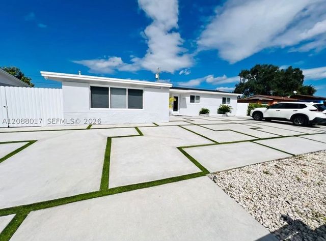 10521 Caribbean Blvd, Cutler Bay, FL 33189