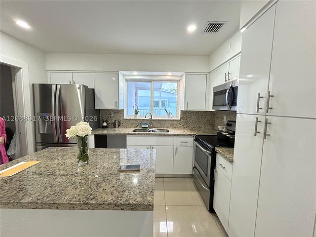 10521 Caribbean Blvd, Cutler Bay, FL 33189