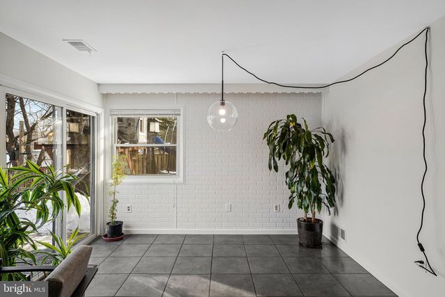 4 PHEASANT RUN CT, Sterling, VA 20164