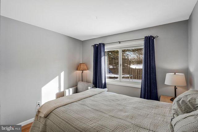 4 PHEASANT RUN CT, Sterling, VA 20164