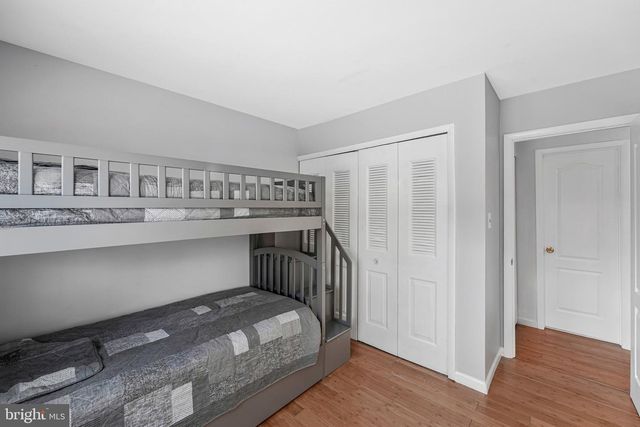 4 PHEASANT RUN CT, Sterling, VA 20164