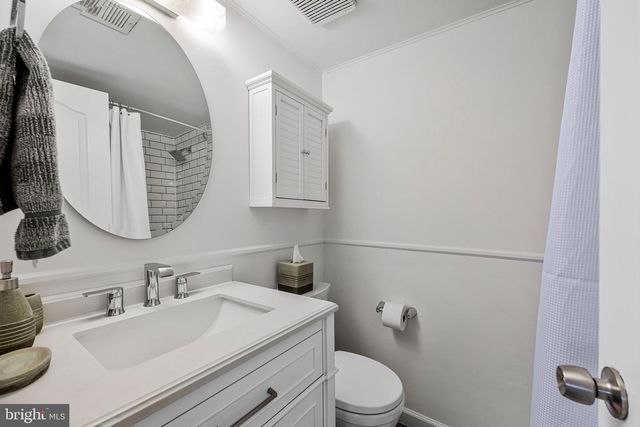 4 PHEASANT RUN CT, Sterling, VA 20164