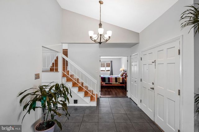 4 PHEASANT RUN CT, Sterling, VA 20164