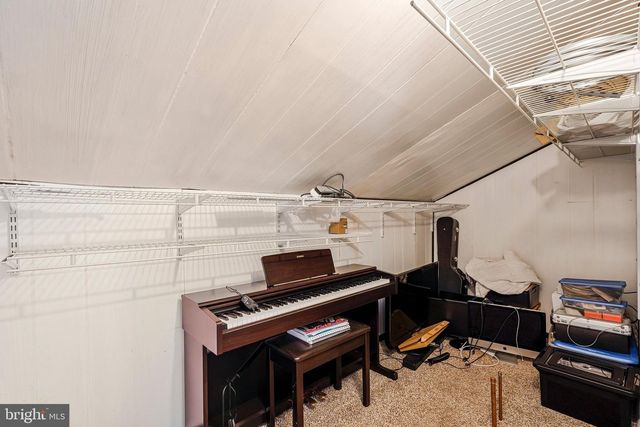 4 PHEASANT RUN CT, Sterling, VA 20164