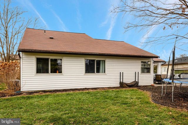 4 PHEASANT RUN CT, Sterling, VA 20164