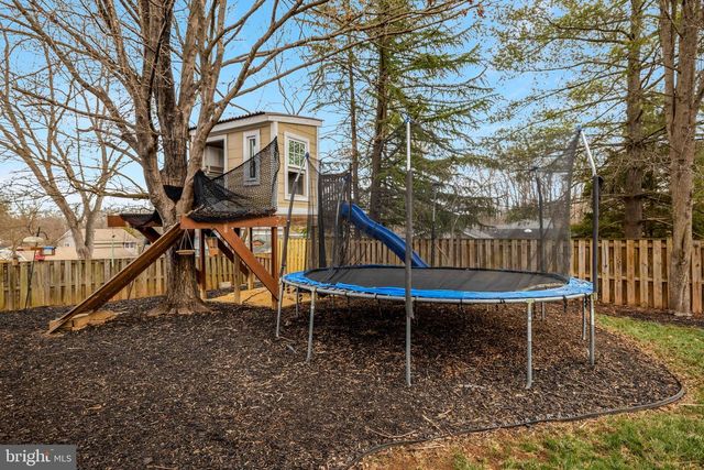 4 PHEASANT RUN CT, Sterling, VA 20164