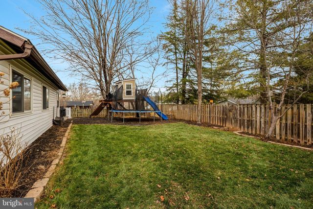 4 PHEASANT RUN CT, Sterling, VA 20164