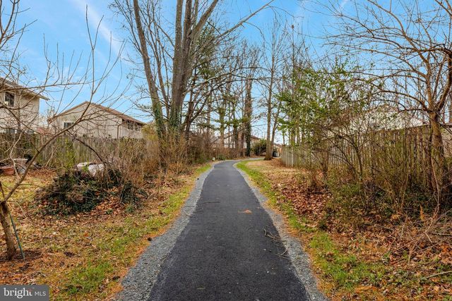 4 PHEASANT RUN CT, Sterling, VA 20164