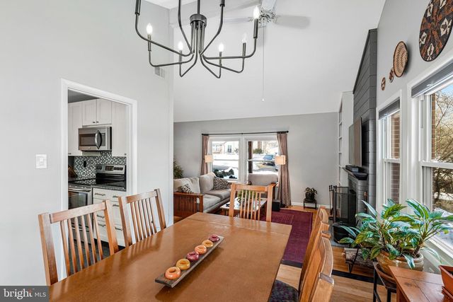 4 PHEASANT RUN CT, Sterling, VA 20164