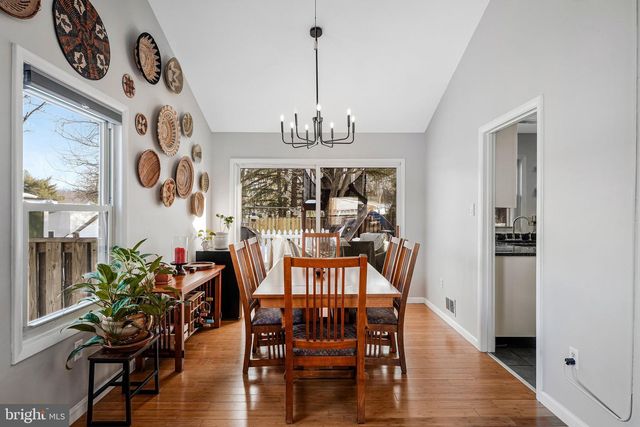 4 PHEASANT RUN CT, Sterling, VA 20164