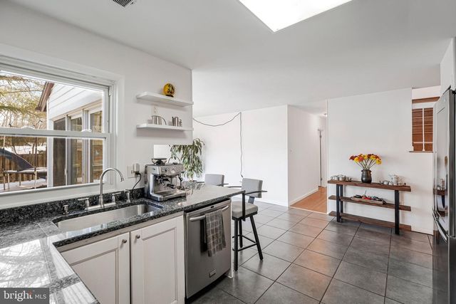 4 PHEASANT RUN CT, Sterling, VA 20164