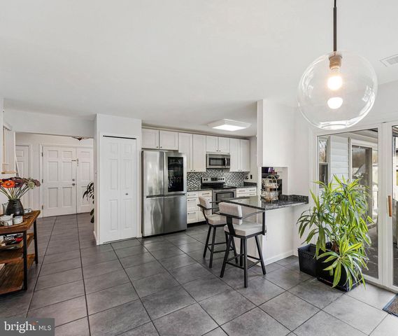 4 PHEASANT RUN CT, Sterling, VA 20164