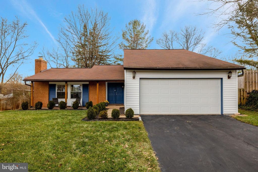 4 PHEASANT RUN CT, Sterling, VA 20164