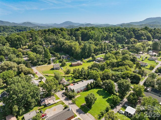 237 Camelot Drive B, Waynesville, NC 28786