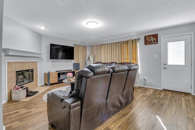 105 Forest Park Lane, Red Oak, TX 75154