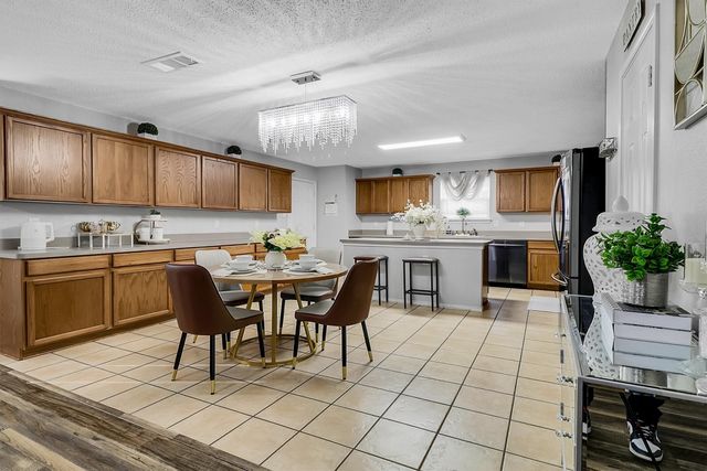 105 Forest Park Lane, Red Oak, TX 75154
