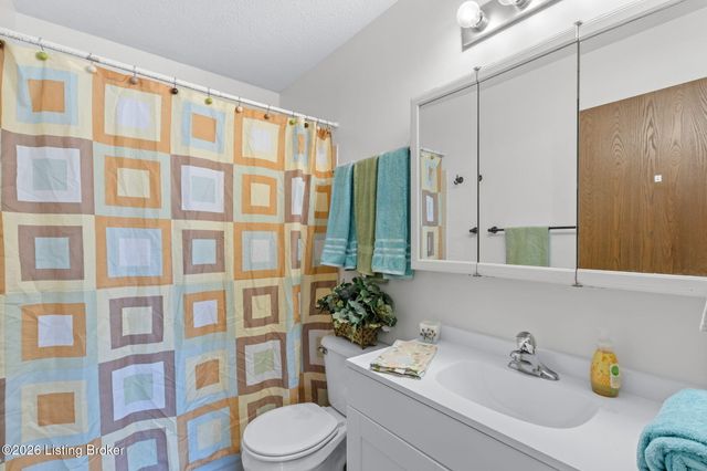 12117 Stroll Ct, Louisville, KY 40245