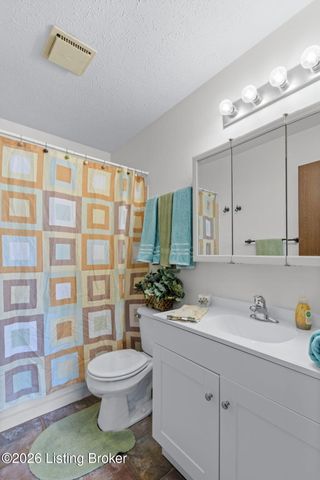 12117 Stroll Ct, Louisville, KY 40245