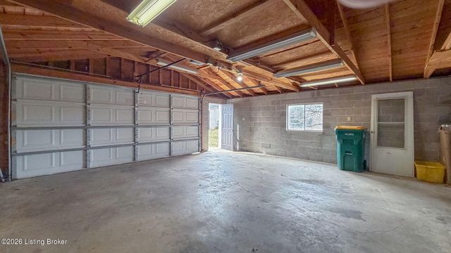 12117 Stroll Ct, Louisville, KY 40245