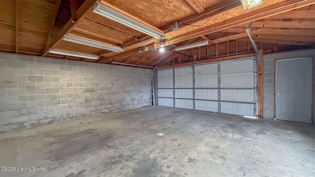 12117 Stroll Ct, Louisville, KY 40245