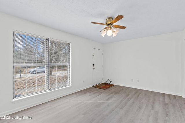 12117 Stroll Ct, Louisville, KY 40245