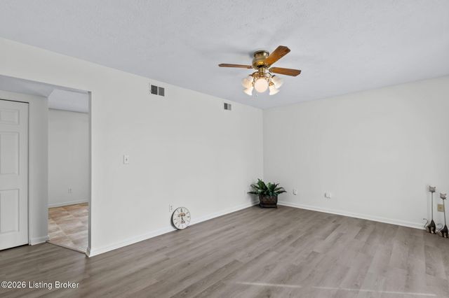 12117 Stroll Ct, Louisville, KY 40245