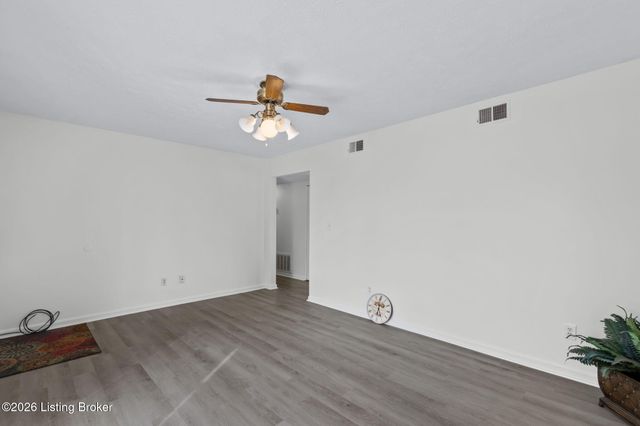 12117 Stroll Ct, Louisville, KY 40245