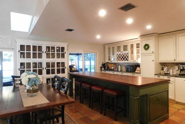 1129 W Rainwood Cir W, Palm Beach Gardens, FL 33410