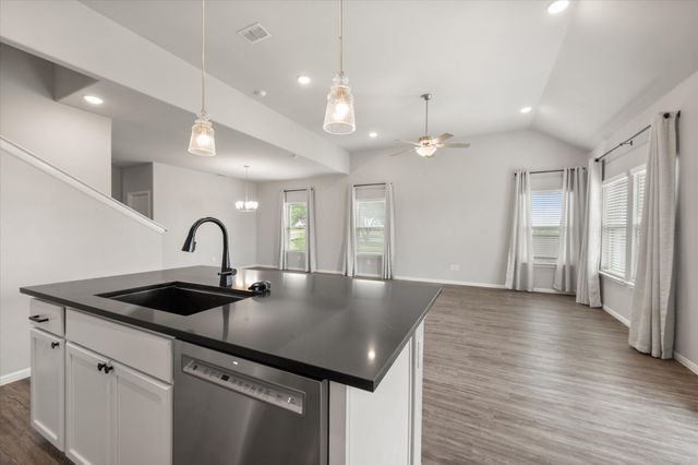 6910 Prairieside Trail, Venus, TX 76084