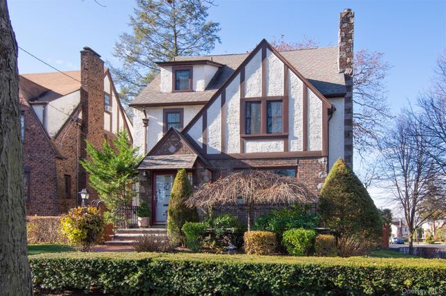 233 Kneeland Avenue, Yonkers, NY 10705