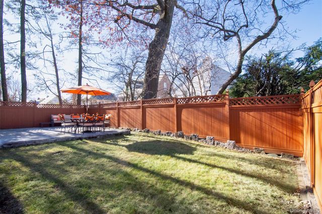 233 Kneeland Avenue, Yonkers, NY 10705