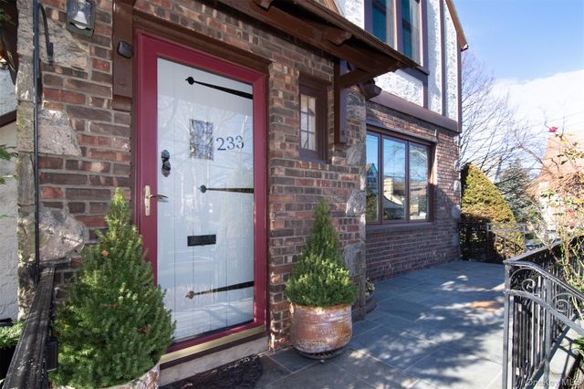 233 Kneeland Avenue, Yonkers, NY 10705