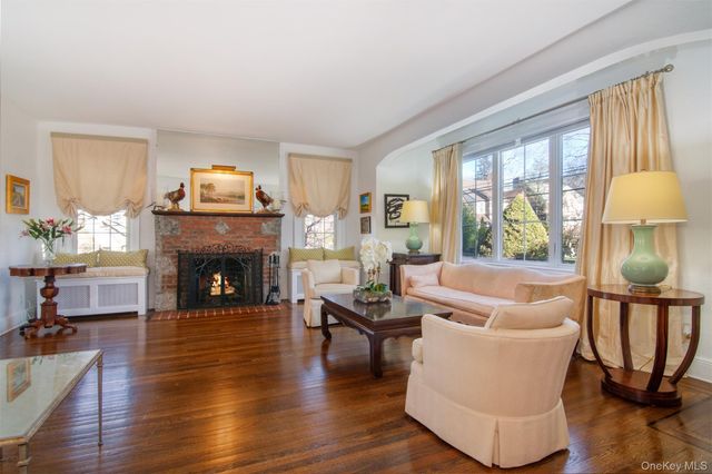 233 Kneeland Avenue, Yonkers, NY 10705