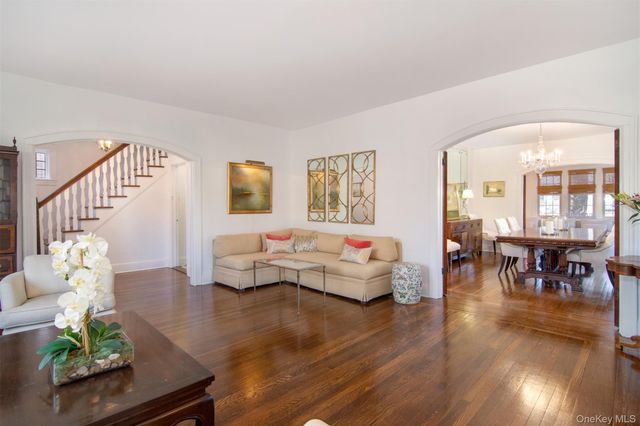 233 Kneeland Avenue, Yonkers, NY 10705