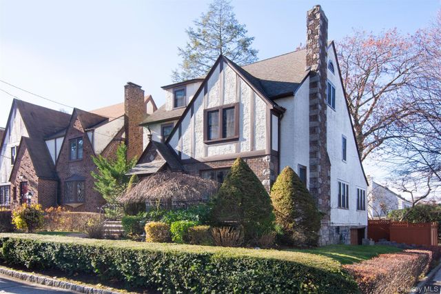 233 Kneeland Avenue, Yonkers, NY 10705