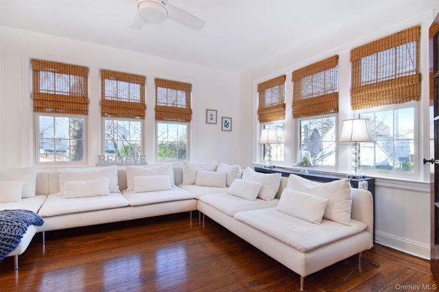 233 Kneeland Avenue, Yonkers, NY 10705