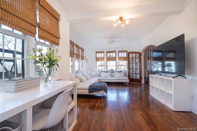 233 Kneeland Avenue, Yonkers, NY 10705