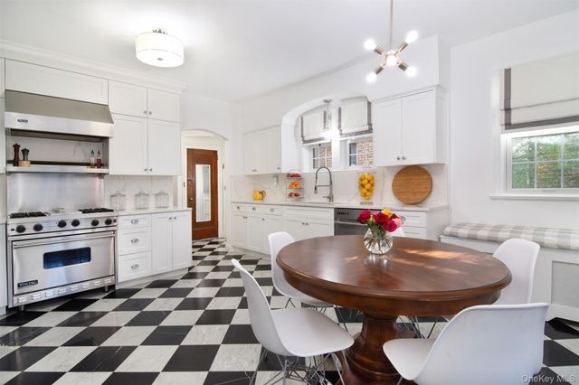 233 Kneeland Avenue, Yonkers, NY 10705