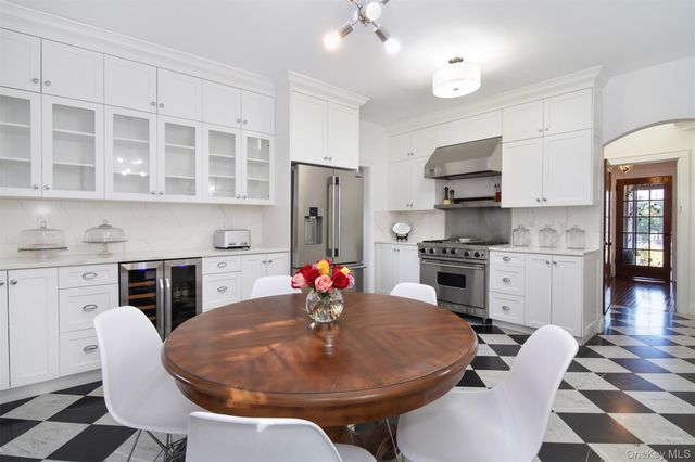 233 Kneeland Avenue, Yonkers, NY 10705