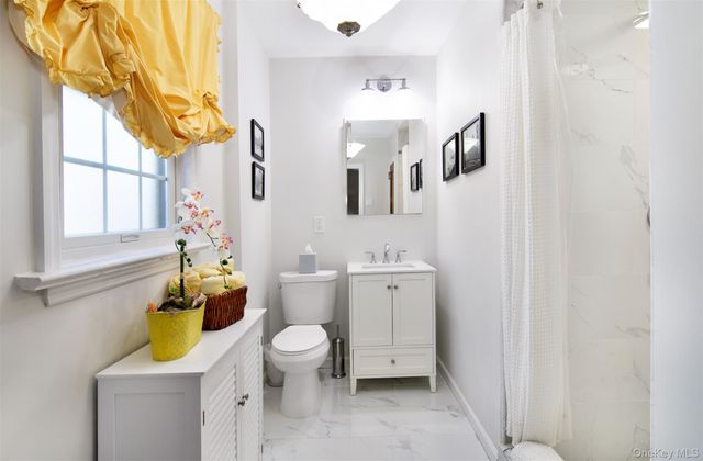 233 Kneeland Avenue, Yonkers, NY 10705