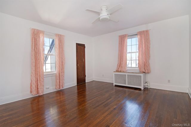 233 Kneeland Avenue, Yonkers, NY 10705