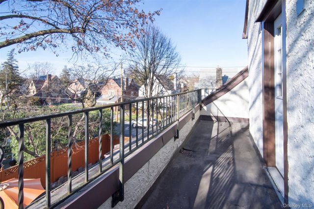 233 Kneeland Avenue, Yonkers, NY 10705