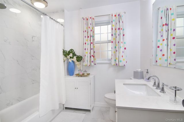 233 Kneeland Avenue, Yonkers, NY 10705