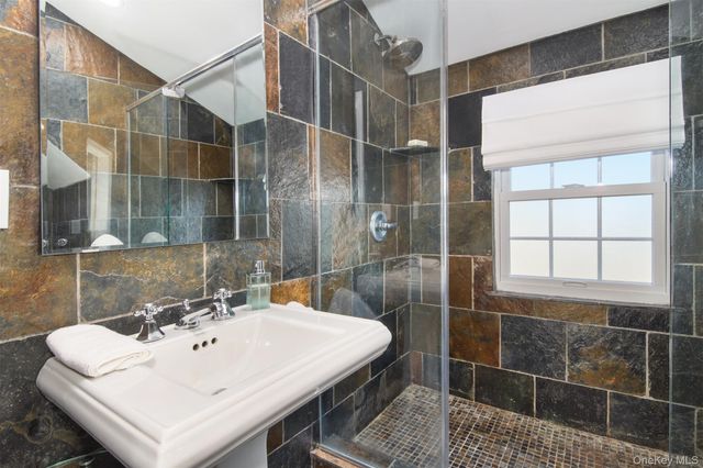 233 Kneeland Avenue, Yonkers, NY 10705